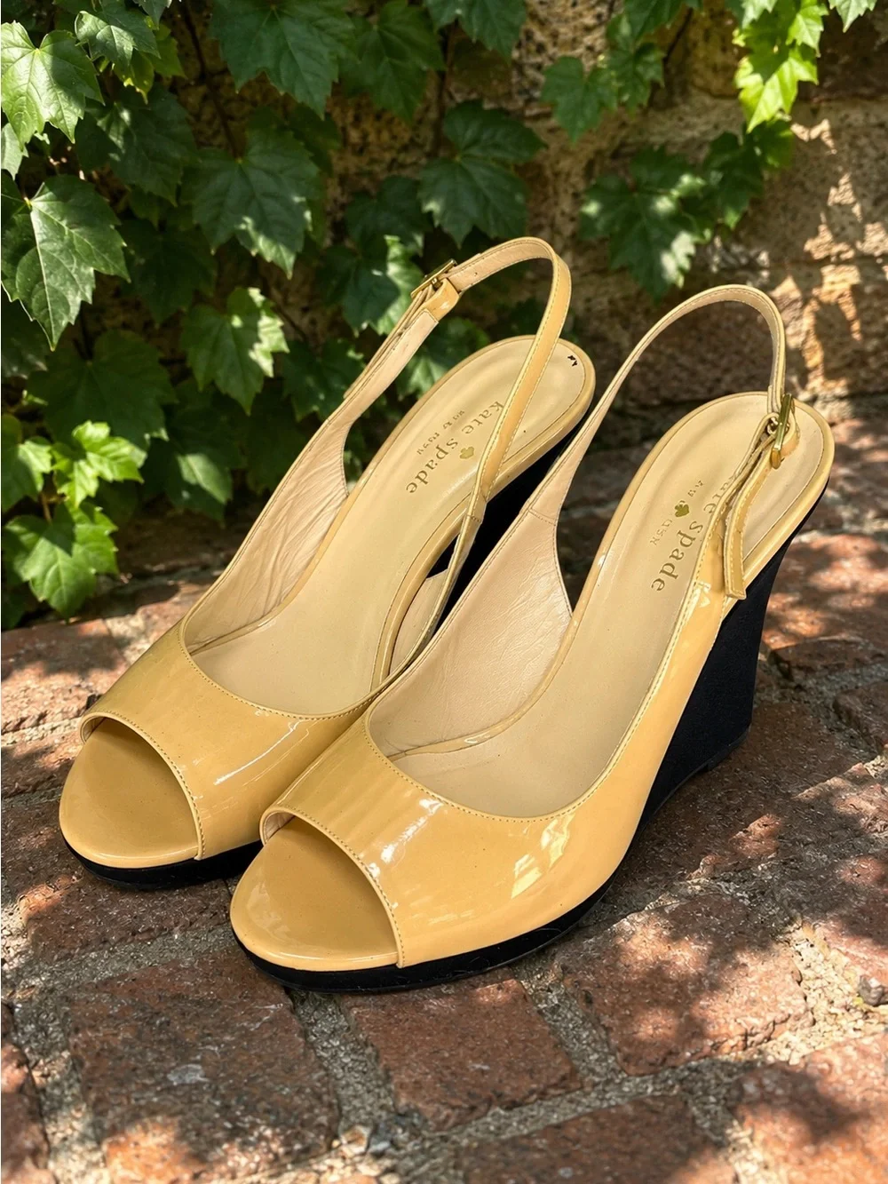 KATE SPADE Nude/Gold Quiet Luxury Minimalist Peep Toe Patent Wedges, 8B